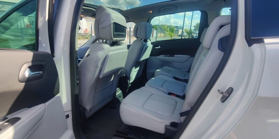 Peugeot 5008 7 PLACES ECRAN INTEGRE 2.0HDI 163 BVA6 / FELINE DISTRI NEUVE