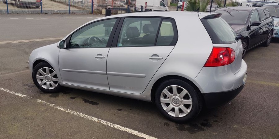Volkswagen Golf V 1.6I 102 SPORTLINE