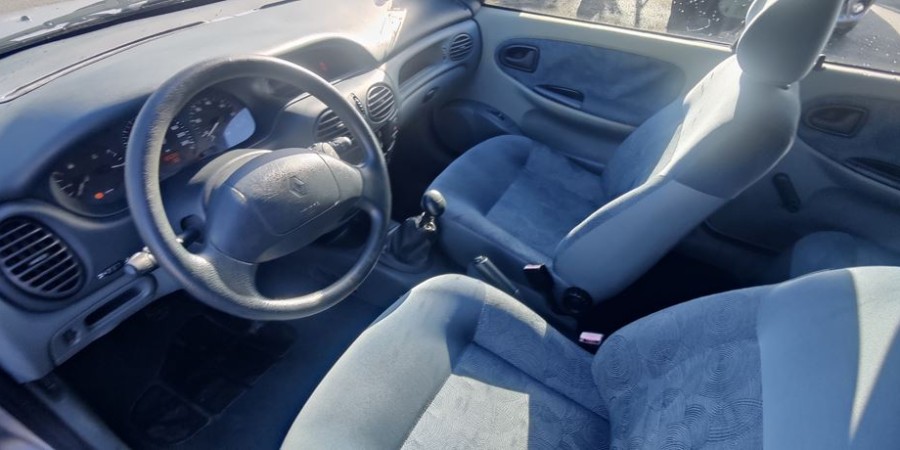 Renault Mégane 1.6 I 90 / ALIZE