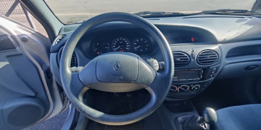 Renault Mégane 1.6 I 90 / ALIZE