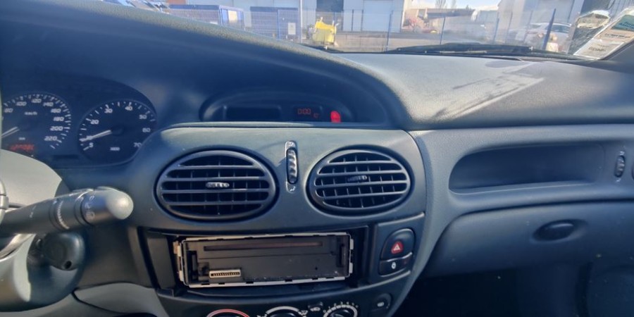 Renault Mégane 1.6 I 90 / ALIZE
