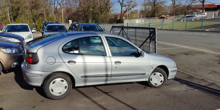 Renault Mégane 1.6 I 90 / ALIZE