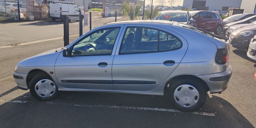 Renault Mégane 1.6 I 90 / ALIZE