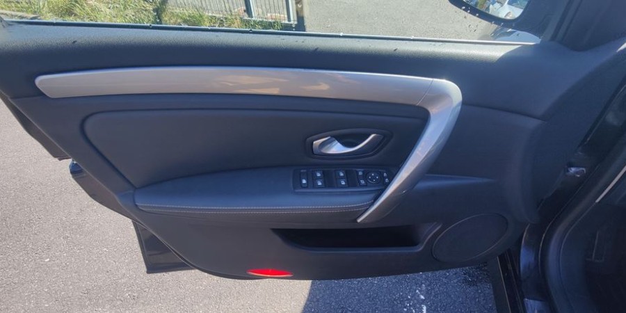 Renault Laguna III PHASE 2 0 DCI 175 CV / BVA GT 4 CONTROL