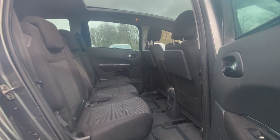 Peugeot 5008 1.6 HDI 112 CV / PREMIUM