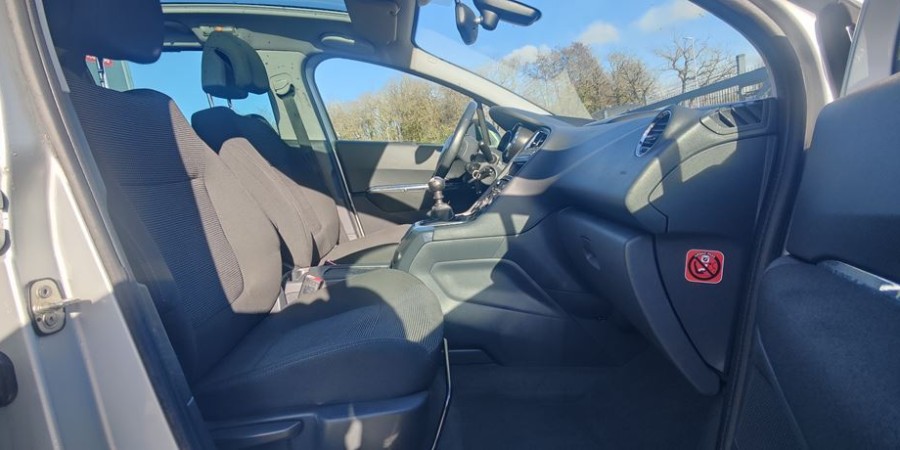 Peugeot 5008 1.6 HDI 110 CV / ALLURE