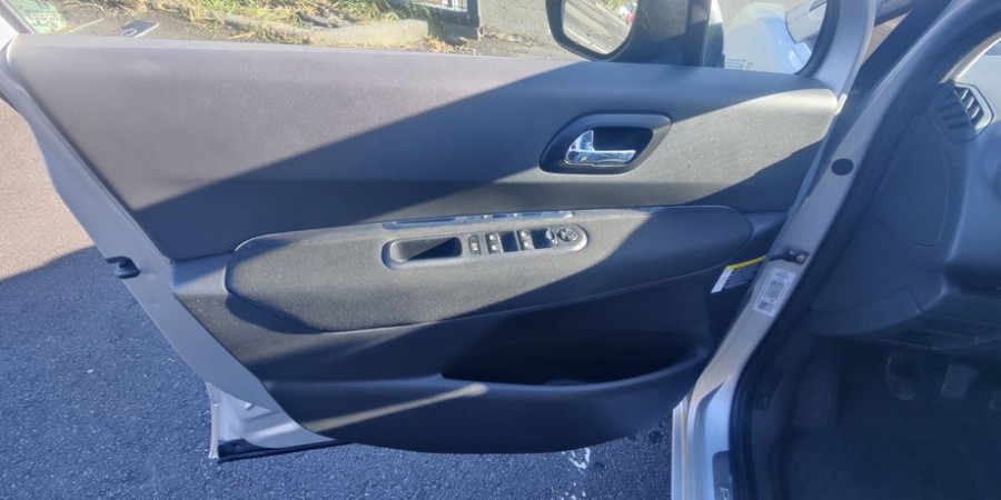 Peugeot 5008 1.6 HDI 110 CV / ALLURE