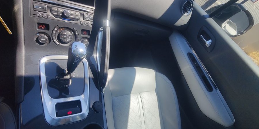 Peugeot 3008 1.6 HDI 112 CV BMP6 / ROLAND GARROS