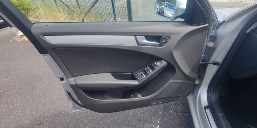 Audi A4 B8 MULTITRONIC Avant 2.0 TDI 143 CV / AMBITION LUXE