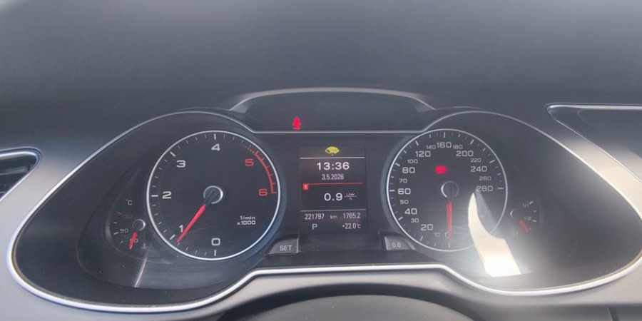Audi A4 B8 MULTITRONIC Avant 2.0 TDI 143 CV / AMBITION LUXE