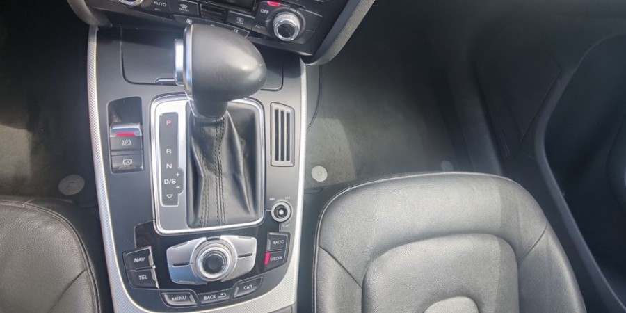 Audi A4 B8 MULTITRONIC Avant 2.0 TDI 143 CV / AMBITION LUXE