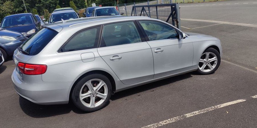 Audi A4 B8 MULTITRONIC Avant 2.0 TDI 143 CV / AMBITION LUXE