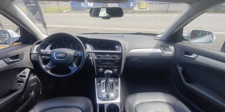 Audi A4 B8 MULTITRONIC Avant 2.0 TDI 143 CV / AMBITION LUXE