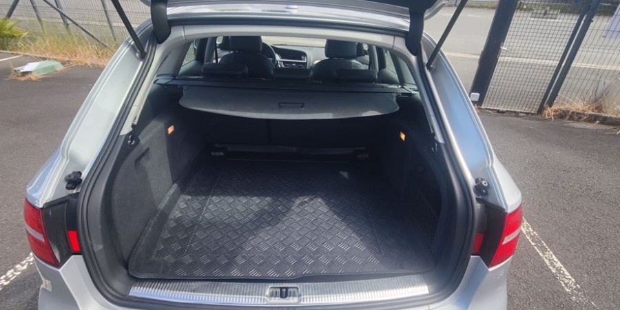 Audi A4 B8 MULTITRONIC Avant 2.0 TDI 143 CV / AMBITION LUXE