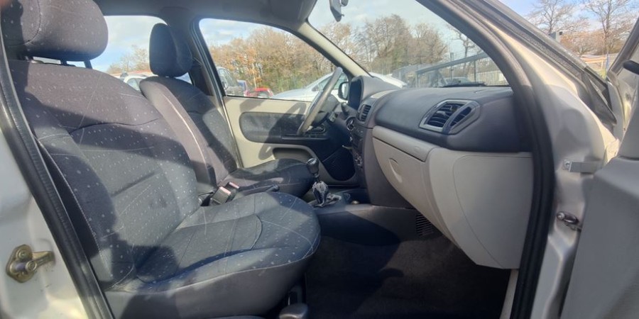 Renault Clio II PHASE 2 1.2 I 60 / CONFORT DISTRI NEUVE