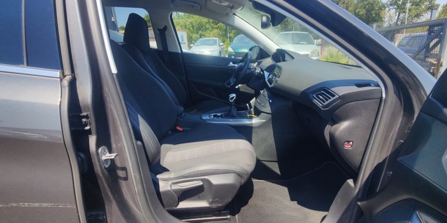 Peugeot 308 II PHASE 2 1.5 BLUE-HDI 130 CV / ALLURE