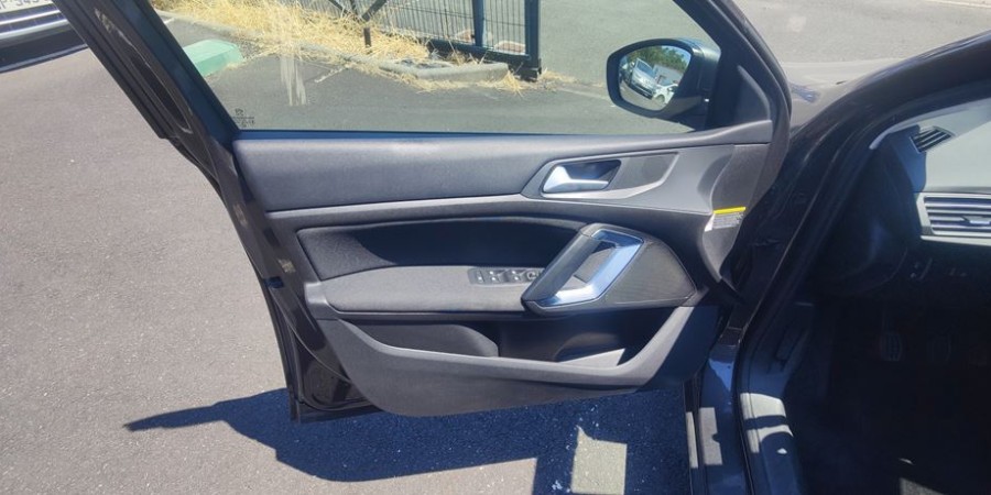 Peugeot 308 II PHASE 2 1.5 BLUE-HDI 130 CV / ALLURE
