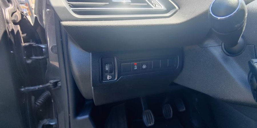 Peugeot 308 II PHASE 2 1.5 BLUE-HDI 130 CV / ALLURE