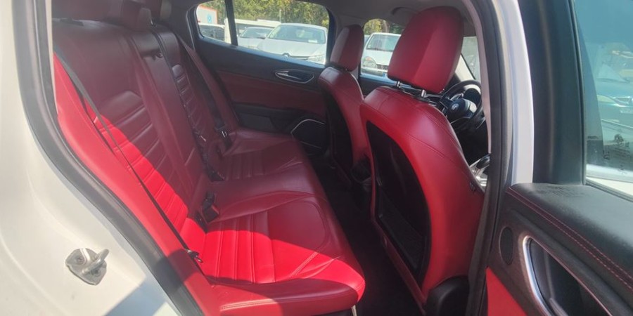 Alfa Romeo Giulia 2.2 JTD 180 CV / SPORT
