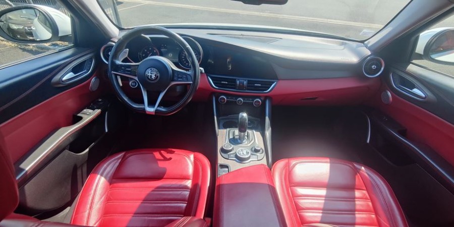Alfa Romeo Giulia 2.2 JTD 180 CV / SPORT
