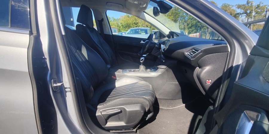 Peugeot 308 II BVM6 1.6 E-HDI 115 CV / ALLURE