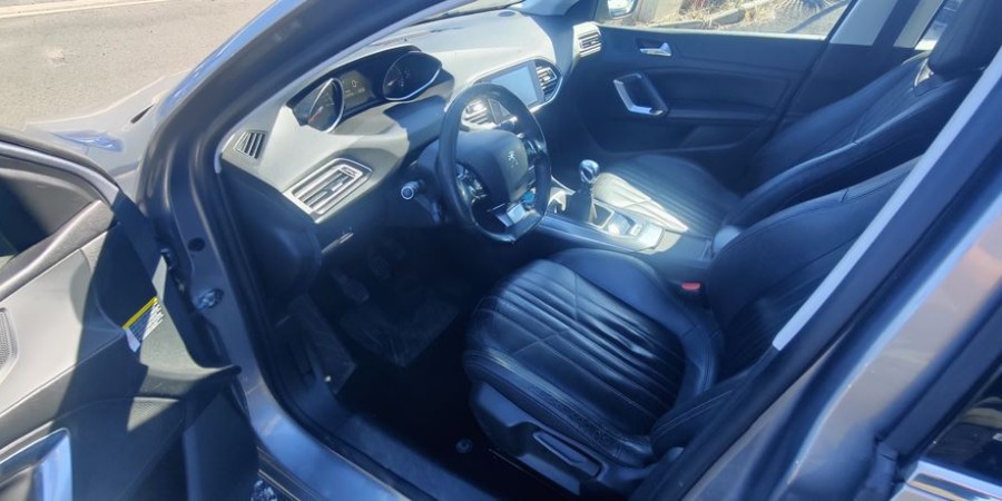 Peugeot 308 II BVM6 1.6 E-HDI 115 CV / ALLURE