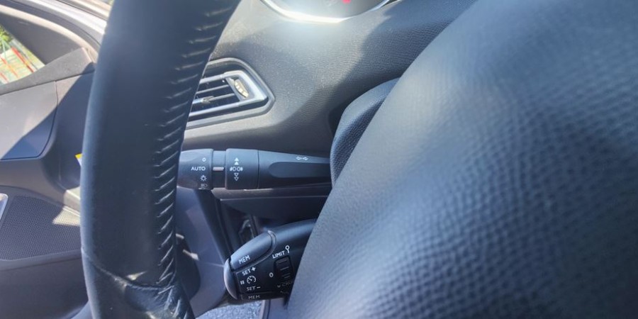 Peugeot 308 II BVM6 1.6 E-HDI 115 CV / ALLURE