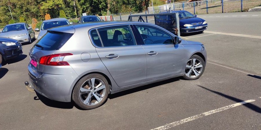 Peugeot 308 II BVM6 1.6 E-HDI 115 CV / ALLURE