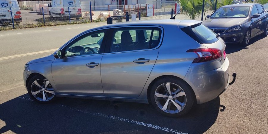 Peugeot 308 II BVM6 1.6 E-HDI 115 CV / ALLURE