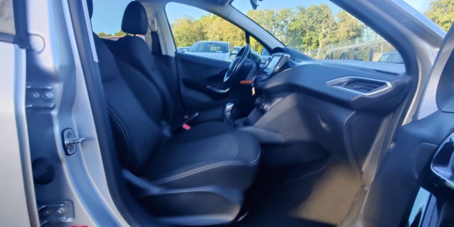 Peugeot 208 PHASE 2 DISTRIBUTION NEUVE 1.6 BLUE-HDI 100 CV / STYLE