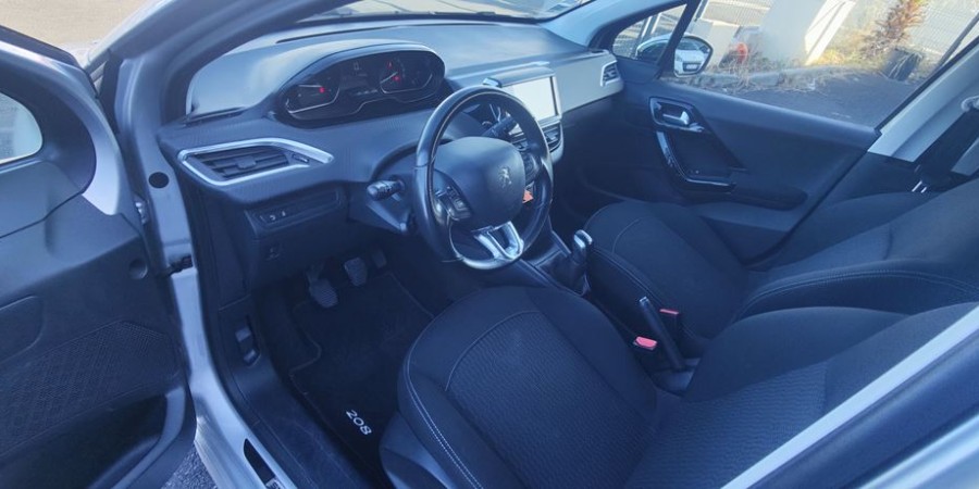 Peugeot 208 PHASE 2 DISTRIBUTION NEUVE 1.6 BLUE-HDI 100 CV / STYLE