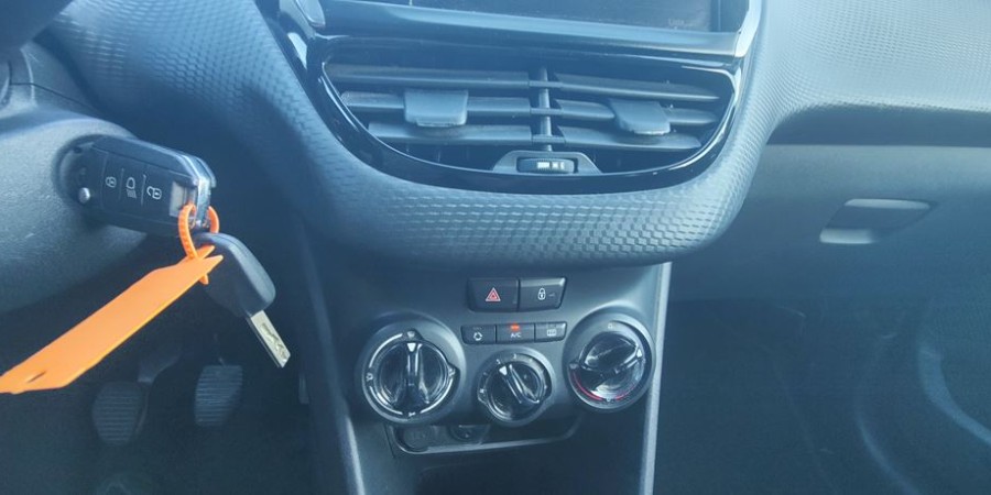 Peugeot 208 PHASE 2 DISTRIBUTION NEUVE 1.6 BLUE-HDI 100 CV / STYLE