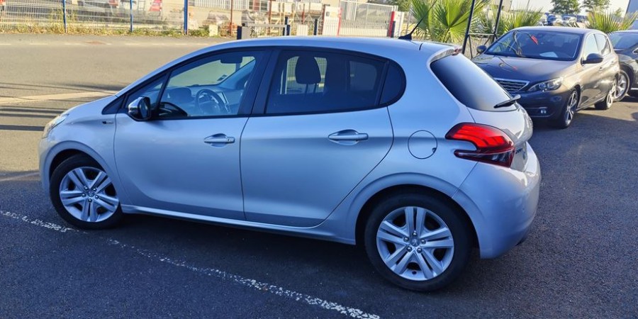 Peugeot 208 PHASE 2 DISTRIBUTION NEUVE 1.6 BLUE-HDI 100 CV / STYLE
