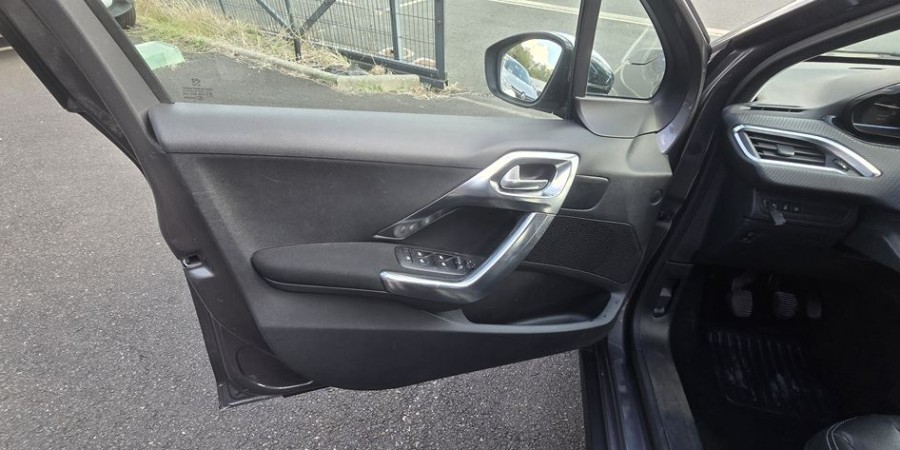Peugeot 2008 CARPLAY KIT DISTRI NEUF 1.2 PURETECH 110 CV / URBAN CROSS