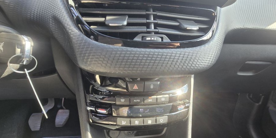 Peugeot 2008 CARPLAY KIT DISTRI NEUF 1.2 PURETECH 110 CV / URBAN CROSS