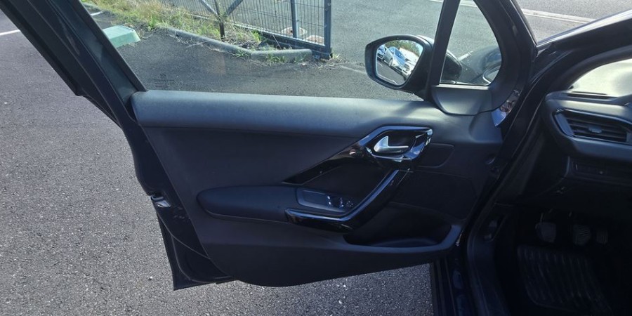 Peugeot 208 I PHASE 2 1.5 BLUE-HDI 100 CV / ACTIVE