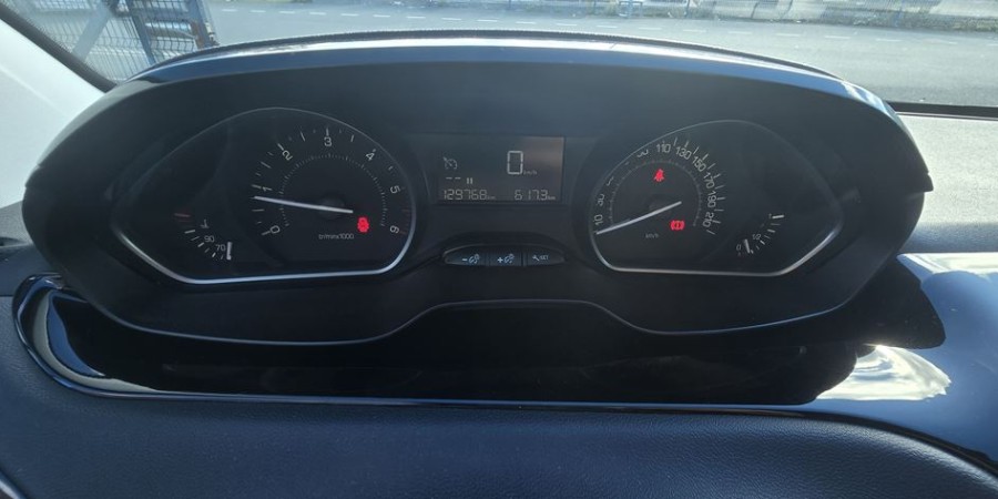 Peugeot 208 I PHASE 2 1.5 BLUE-HDI 100 CV / ACTIVE